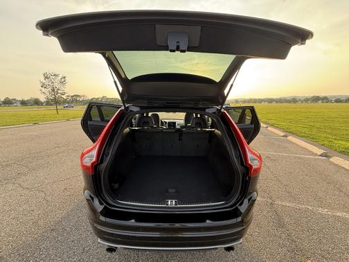 2016 Volvo XC60 T6 Drive-E R-Design