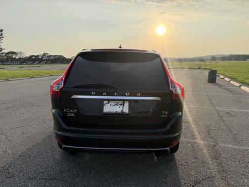 2016 Volvo XC60 T6 Drive-E R-Design