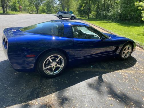 Blue 2004 Chevrolet Corvette Base