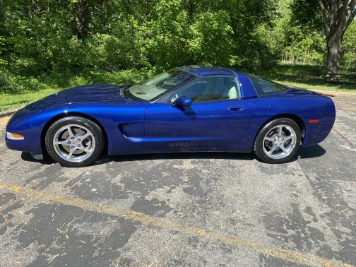 Blue 2004 Chevrolet Corvette Base