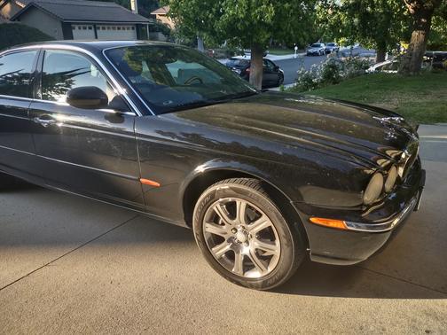 Photo 5 of 12 of 2004 Jaguar XJ8 Base