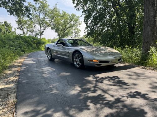 2000 Chevrolet Corvette Base