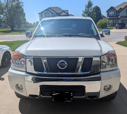 White 2015 Nissan Titan SL