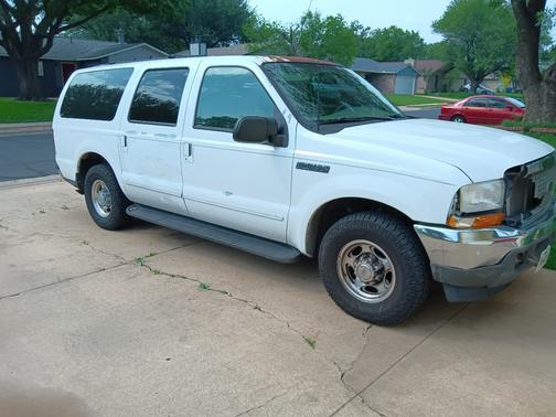 White 2000 Ford Excursion XLT