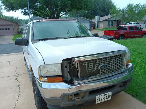 White 2000 Ford Excursion XLT