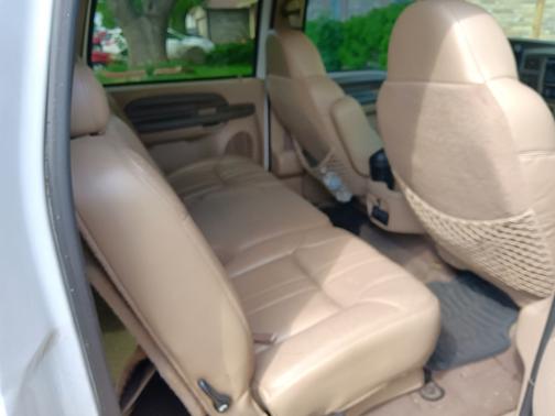 White 2000 Ford Excursion XLT
