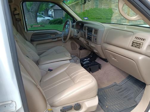 White 2000 Ford Excursion XLT