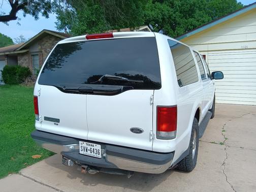 White 2000 Ford Excursion XLT