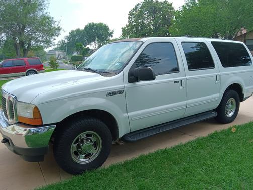 White 2000 Ford Excursion XLT