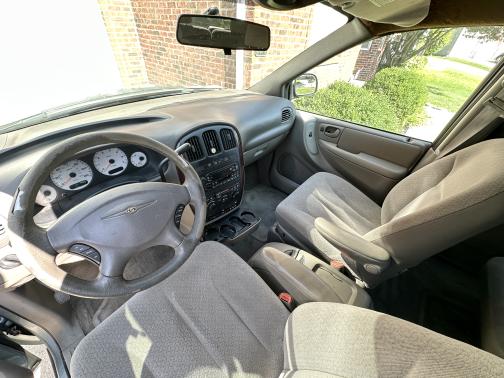 2003 Chrysler Town & Country LX