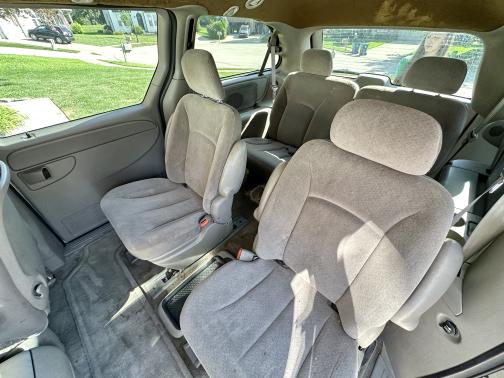 2003 Chrysler Town & Country LX