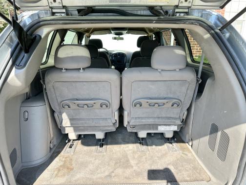 2003 Chrysler Town & Country LX