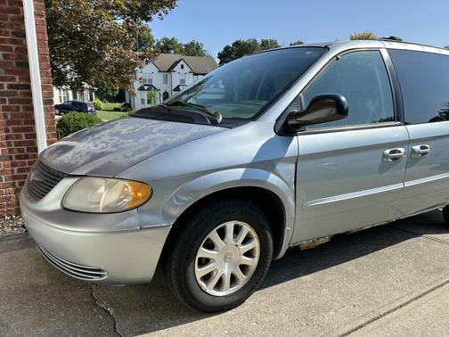 2003 Chrysler Town & Country LX