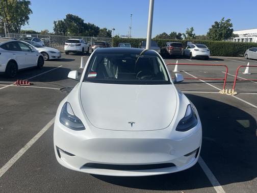 2024 Tesla Model Y Long Range