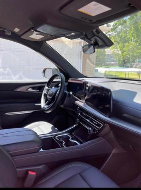 Black 2025 Chevrolet Traverse LT
