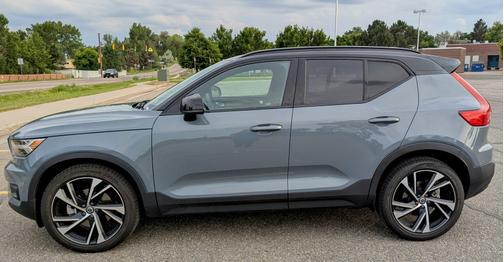 2022 Volvo XC40 T5 R-Design