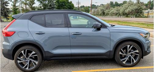 2022 Volvo XC40 T5 R-Design