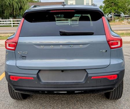 2022 Volvo XC40 T5 R-Design