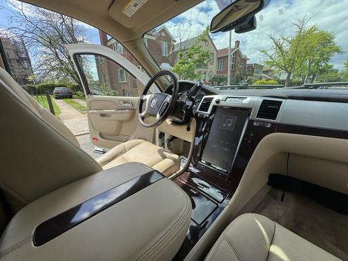 2011 Cadillac Escalade ESV Premium