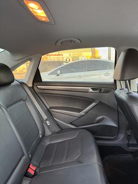 Black 2016 Volkswagen Passat 1.8T SE w/Technology