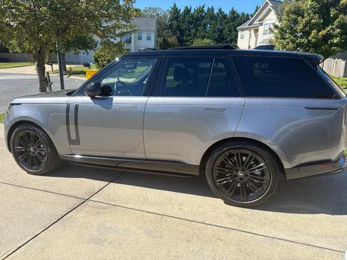 Gray 2023 Land Rover Range Rover P530 SE SWB