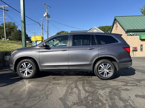 Gray 2017 Honda Pilot EX-L