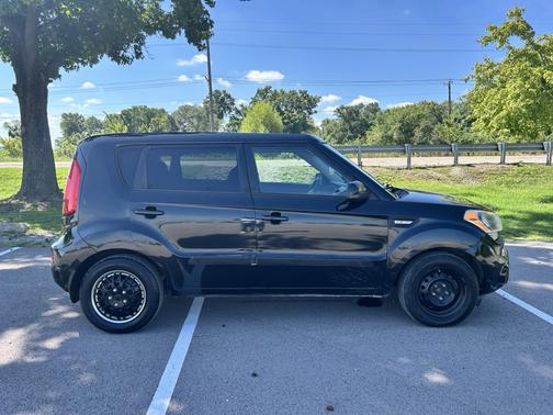 Black 2013 Kia Soul Base