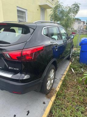 Black 2017 Nissan Rogue Sport SV