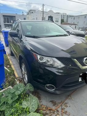 Black 2017 Nissan Rogue Sport SV