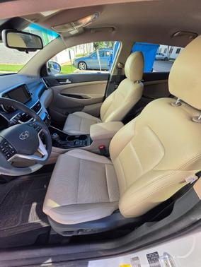White 2021 Hyundai TUCSON Value