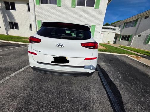 White 2021 Hyundai TUCSON Value