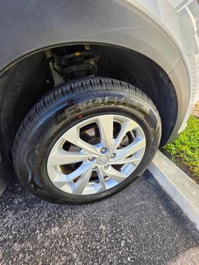 White 2021 Hyundai TUCSON Value