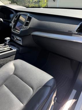 White 2018 Volvo XC90 T5 Momentum