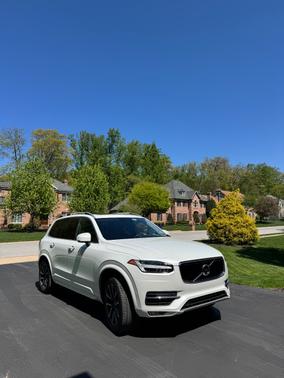 White 2018 Volvo XC90 T5 Momentum