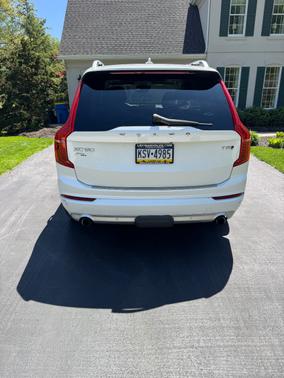 White 2018 Volvo XC90 T5 Momentum