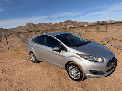 Gray 2014 Ford Fiesta SE
