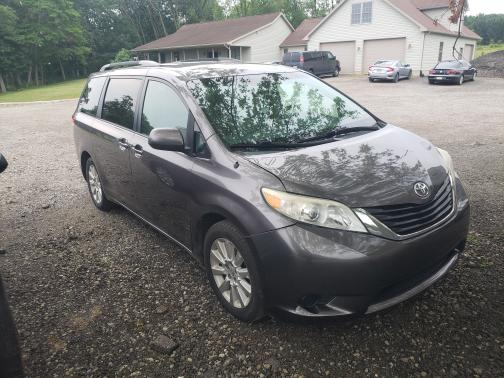 2013 Toyota Sienna LE