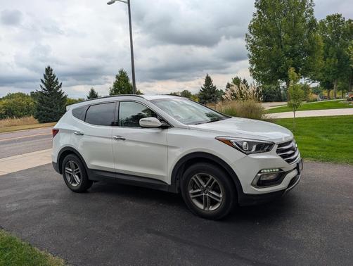 White 2018 Hyundai Santa Fe Sport 2.4L