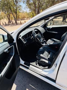 White 2017 Volvo XC60 T5 Inscription