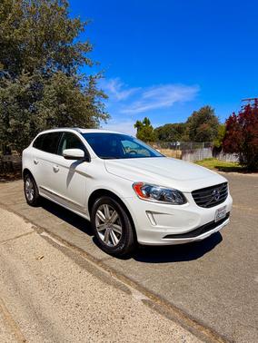 White 2017 Volvo XC60 T5 Inscription