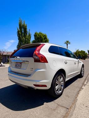 White 2017 Volvo XC60 T5 Inscription