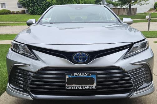 2022 Toyota Camry Hybrid LE