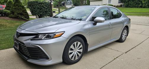 2022 Toyota Camry Hybrid LE