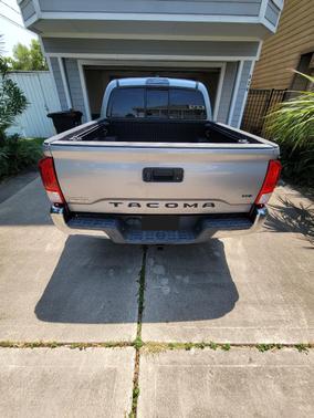 Gray 2017 Toyota Tacoma SR5