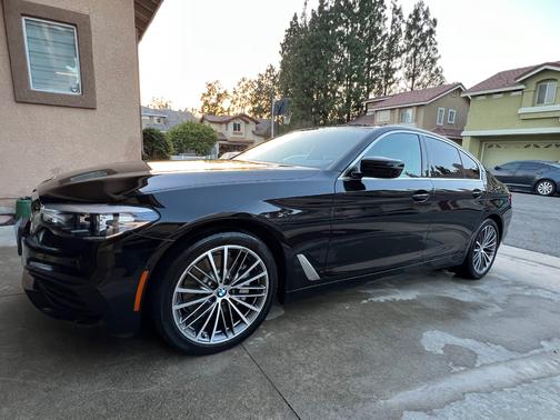 Black 2019 BMW 530 i