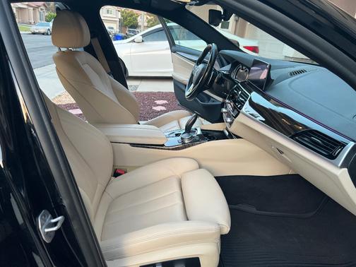 Black 2019 BMW 530 i