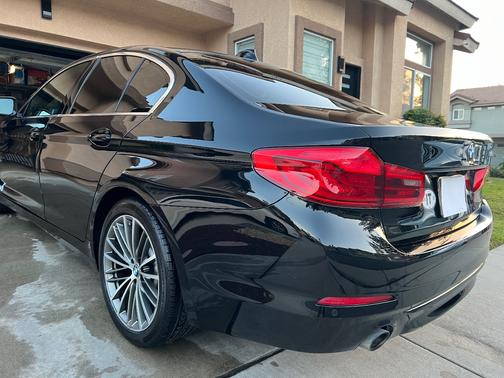 Black 2019 BMW 530 i