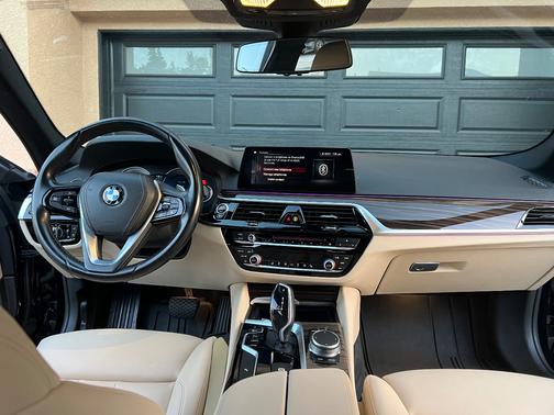 Black 2019 BMW 530 i