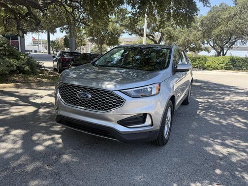 Gray 2023 Ford Edge SEL