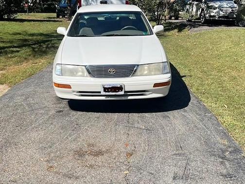 White 1997 Toyota Avalon XL